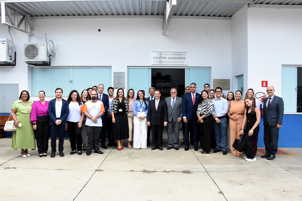 Not---Presidente-e-diretoria-no-mutirao-em-Gov.-Valadares.6.jpg