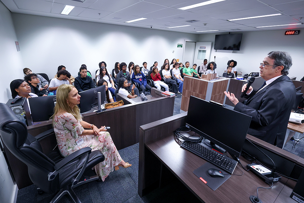 Not Conhecendo Judiciario - Alunos da EM Francisco Magalhaes G2.jpg