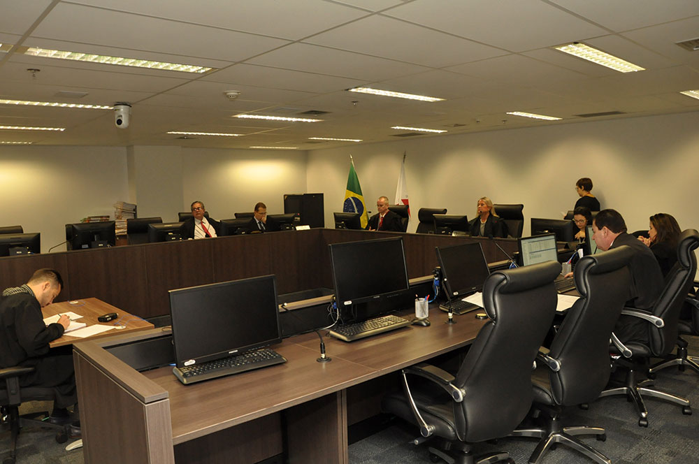 Sessão-de-julgamento_8CCível.jpg