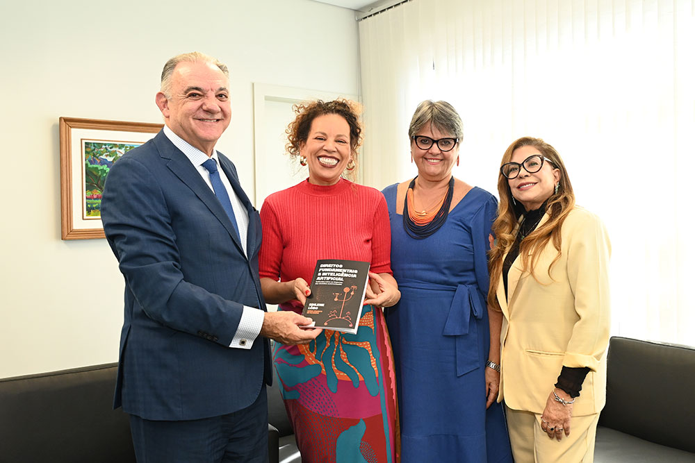 Not-2---Marcos-Lincoln-recebe-visita-da-Ministra-Edilene-Lobo.jpg