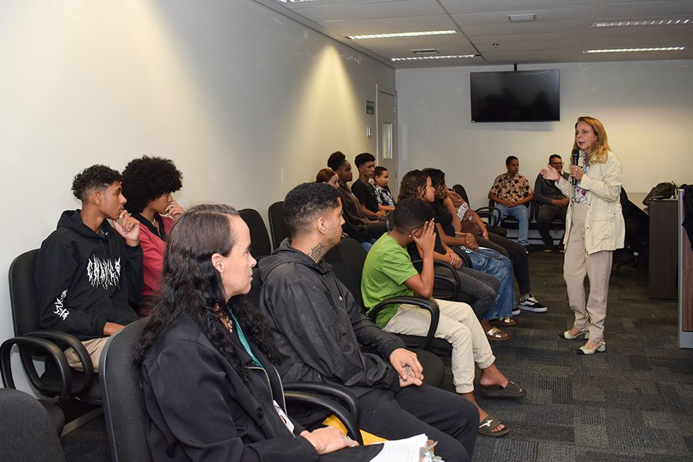 Not 6 Conhecendo o Judiciario CRAS Vila Cemig.jpg