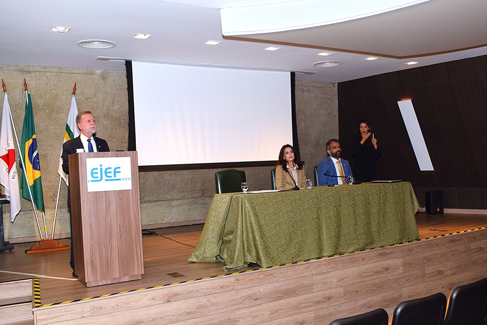 Not Curso Enfrentamento a Lavagem de Capitais - Mesa.JPG