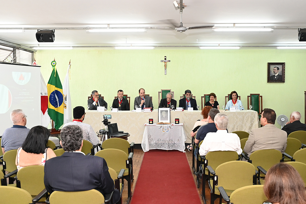 Not-2---Medalha-Conego-Raymundo-Trindade.jpg