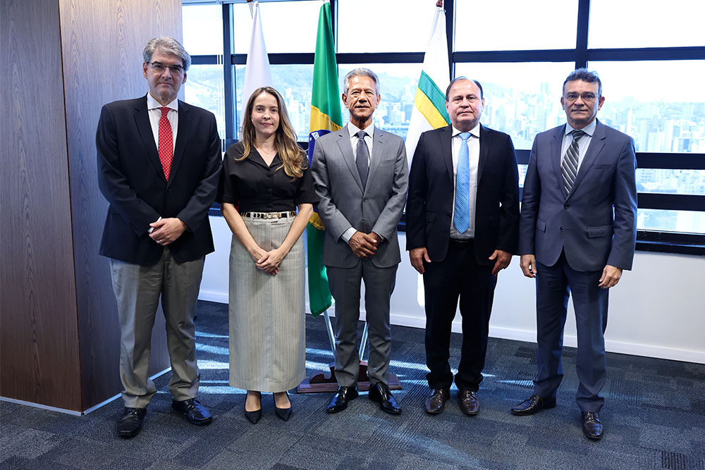 Not-Visita-do-TRF6-ao-Pr-do-TJMG-Vicente-de-Oliveira-Silva-1.jpg