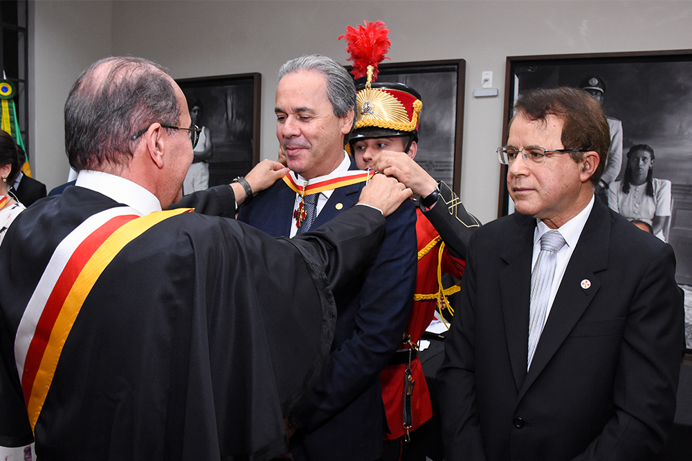 Not---Des-Pedro-Bernardes-rep-Pres-na-Ordem-do-Merito-do-TRT3._2.jpg