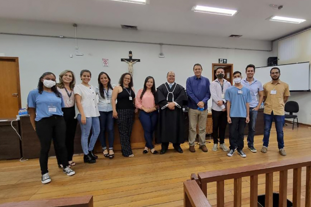 Magistrado, servidores e colaboradores no tribunal do júri