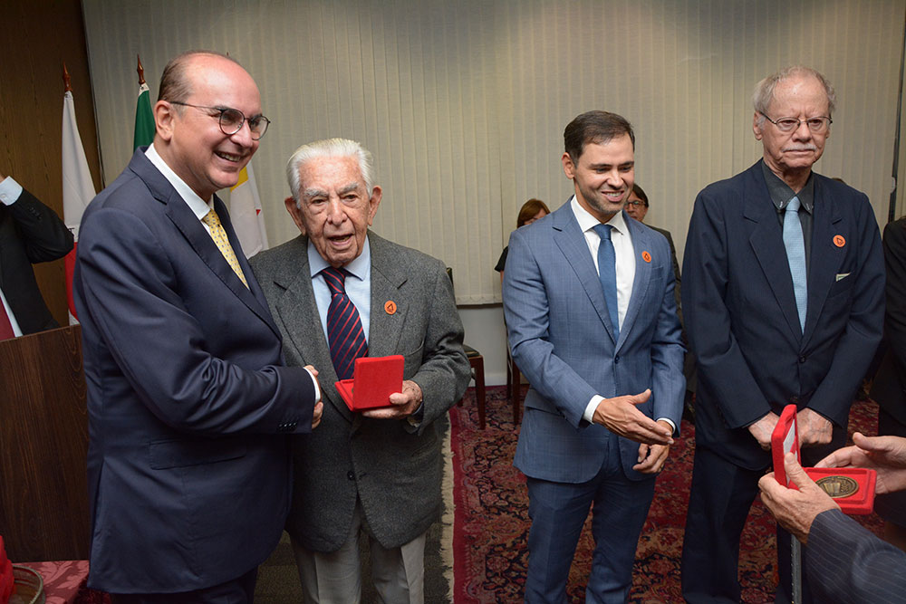 Not---Entrega-de-medalha-comemorativa-dos-300-anos-comarca-do-Serro10.jpg