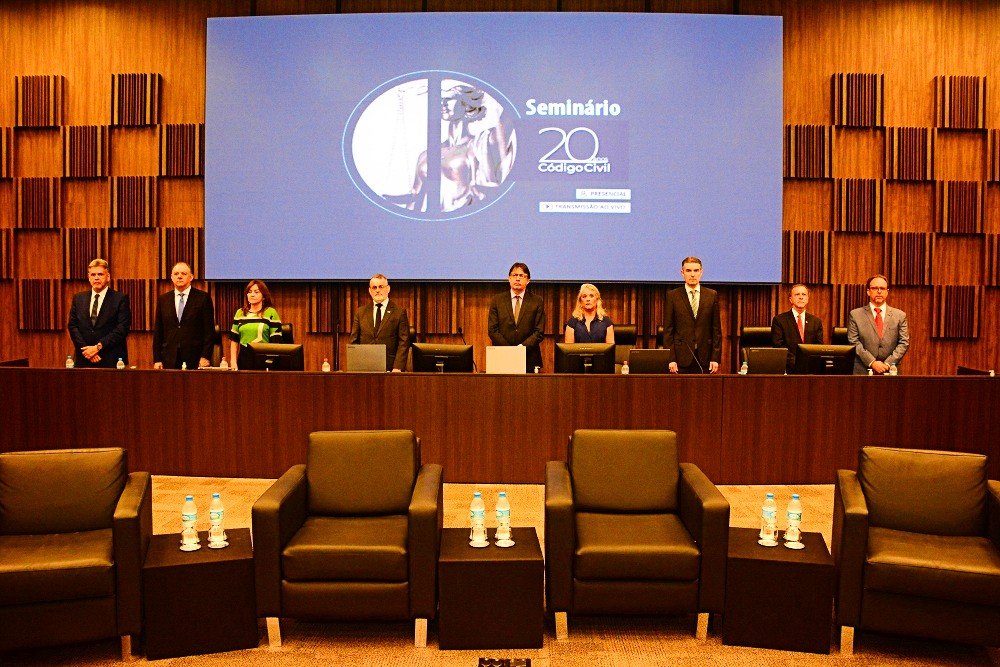 Not-Seminario-20-Anos-Codigo-Civil-MESA.jpg