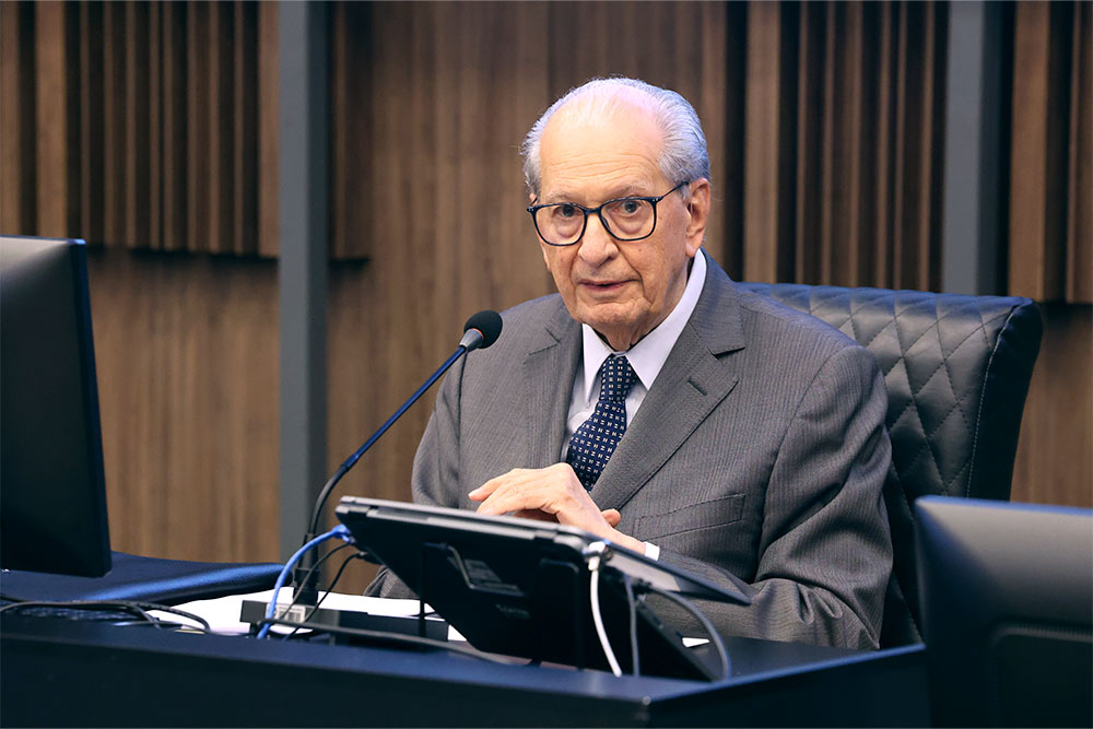 Not-Palestra-Precedentes-no-Processo-Brasileiro-11-Des-Humberto-Theodoro.jpg