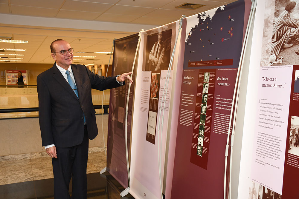 Not-abertura-AnneFrank-SJPC-presidente-exposicao.jpg