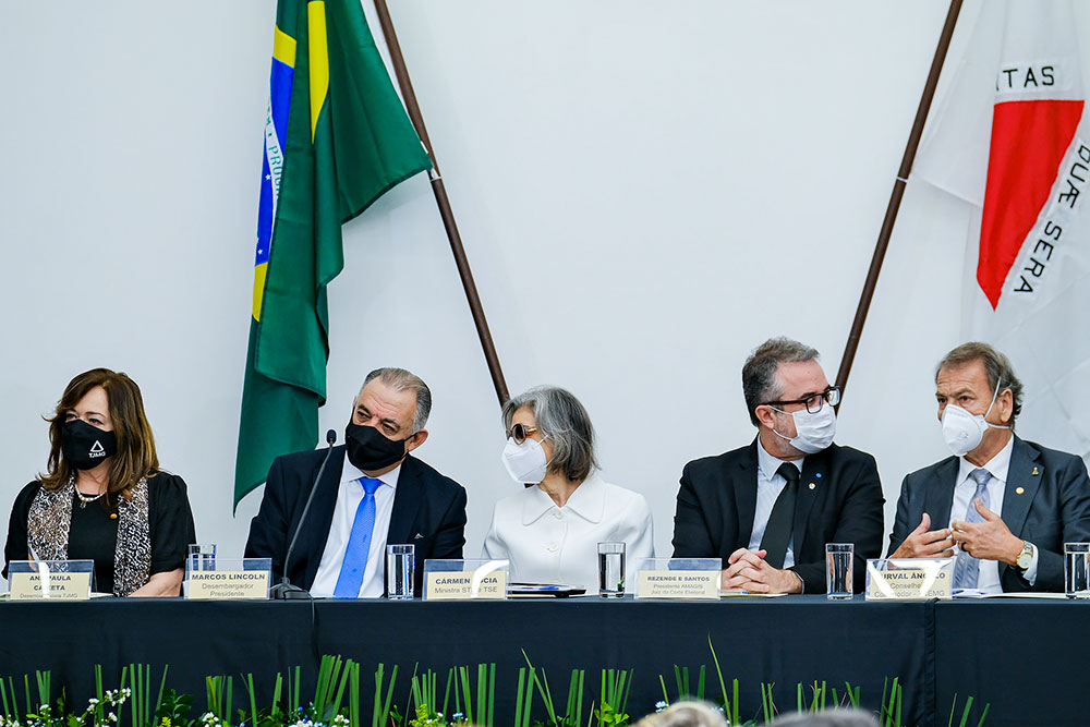 not-2-Medalha-Camen--Lucia.jpg