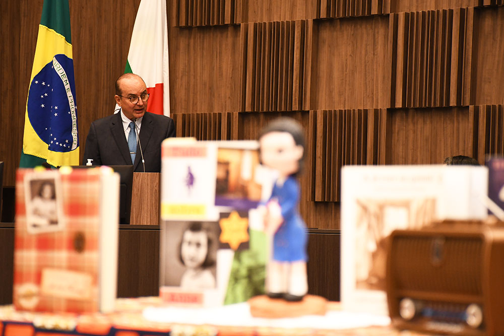 Not-abertura-AnneFrank-SJPC.jpg