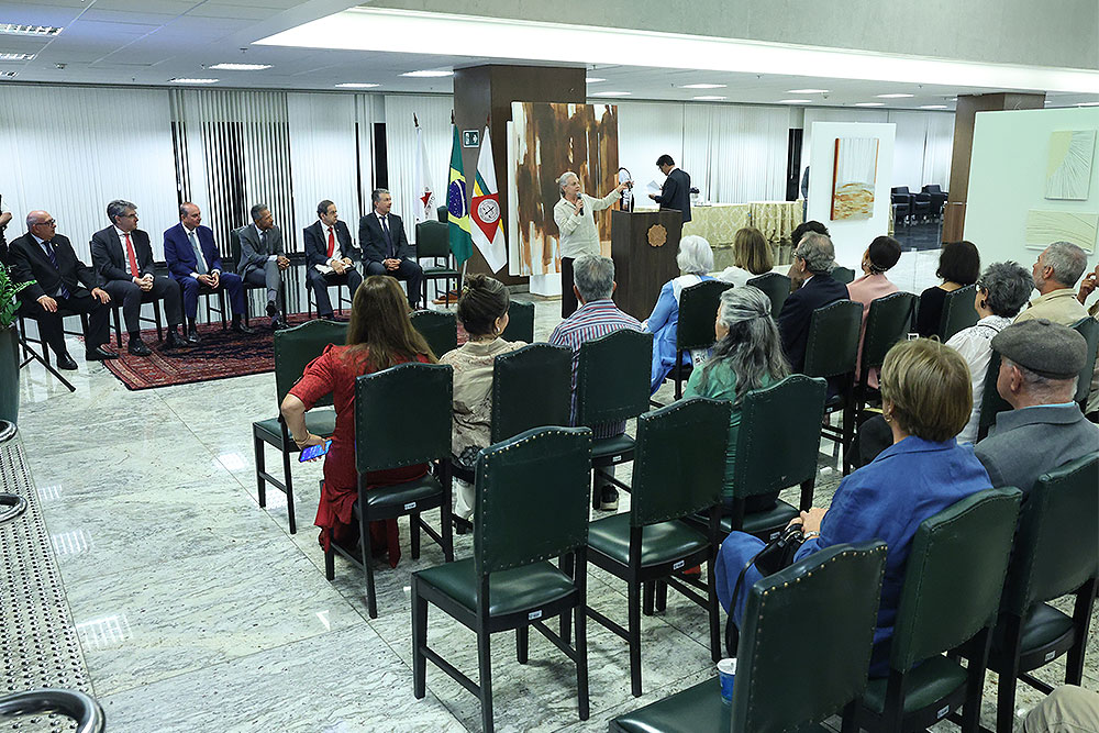Not-TJMG-Cultural.-Abertura-da-exposicao-BIOgrafia.-Artista-Monica-Sartori.jpg