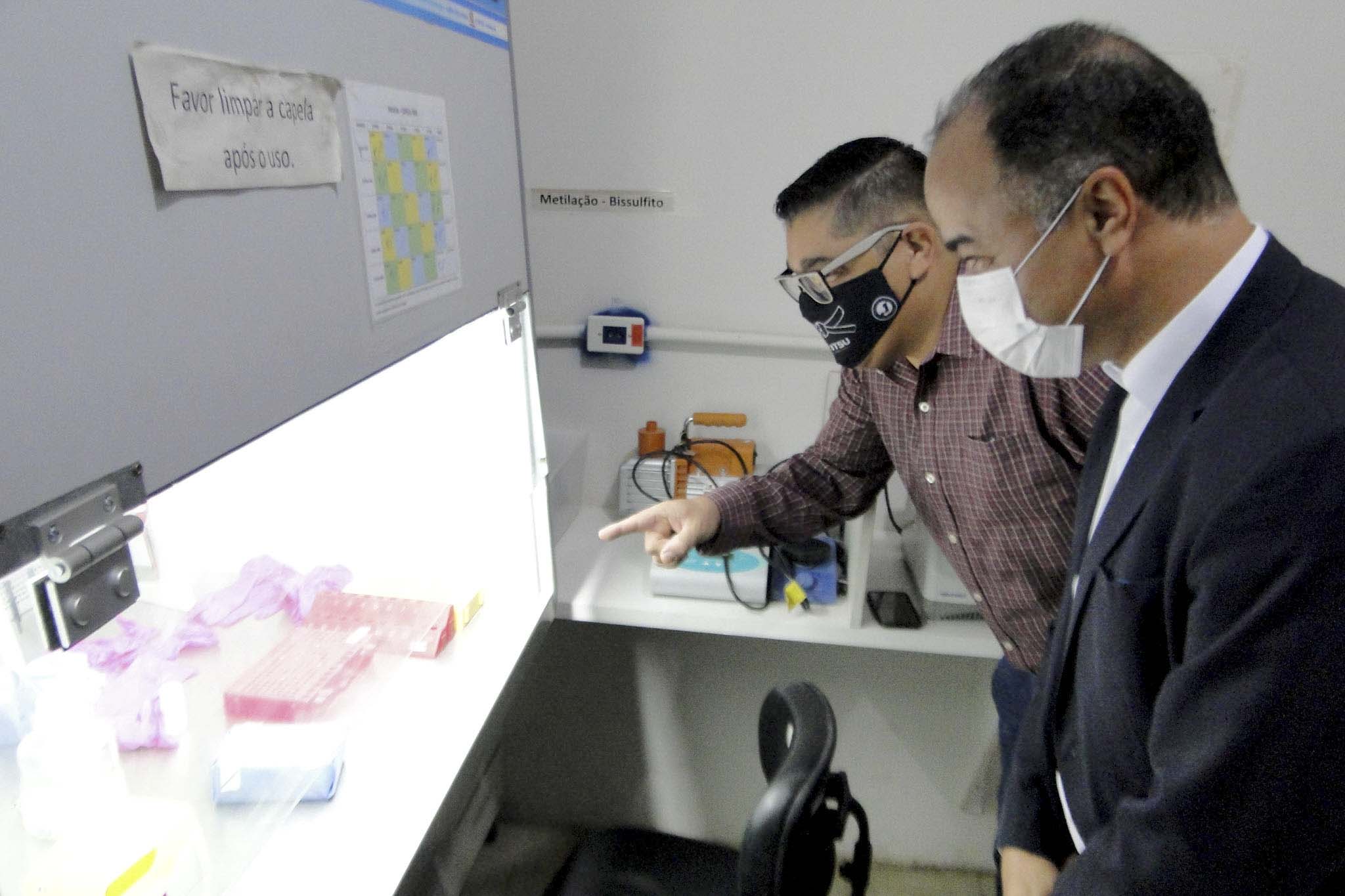 noticia juiz visita laboratorio _6_.jpg