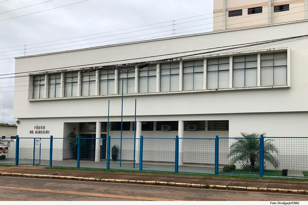 Fachada do Fórum de Carmo do Paranaíba