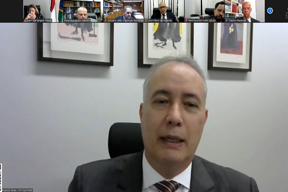 Juiz fala em videoconferência
