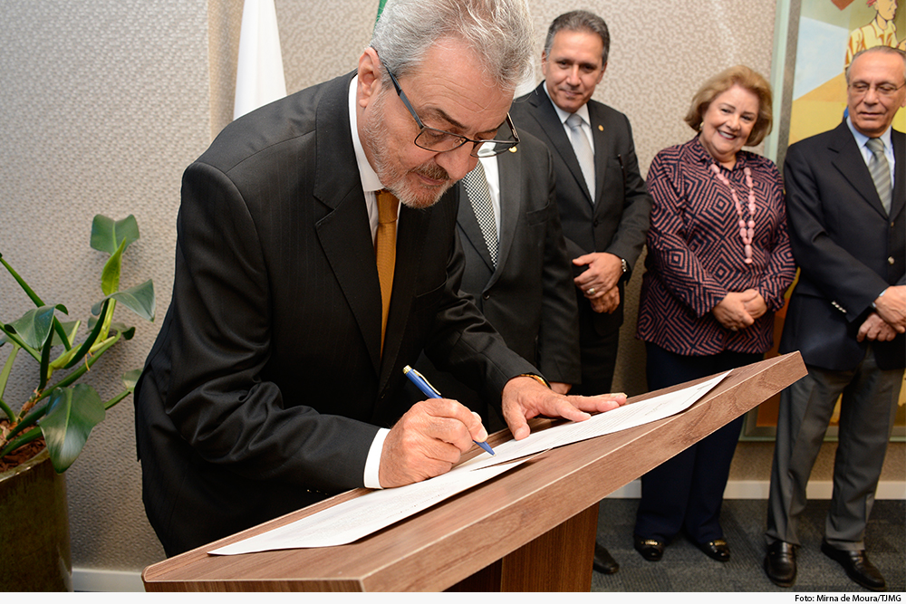 noticia12-posse-desembargadores-13.06.19.jpg
