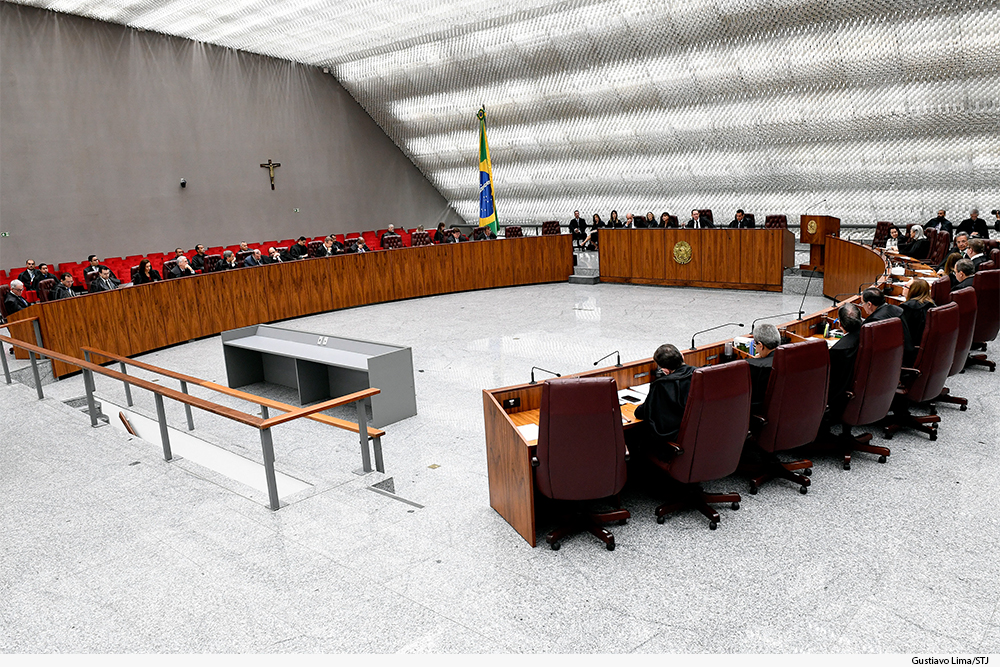 Sessão de julgamento no plenário do STJ