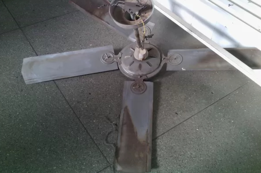 not-ventilador-cai-idosa.jpg