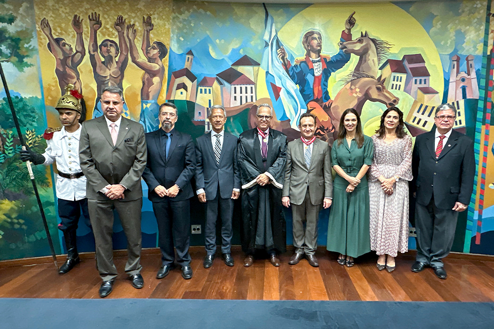 Not---Presidente-recebe-Colar-do-Merito-da-Corte-de-Contas-Min-Jose-Maria-Alkmim-TCEMG._5.jpg