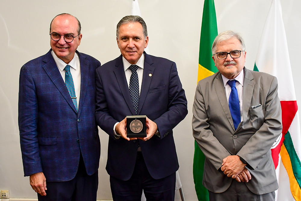 Not-medalha-150-anos-presJoseArthur-minAfranio-e-desCaldeiraBrant.jpg