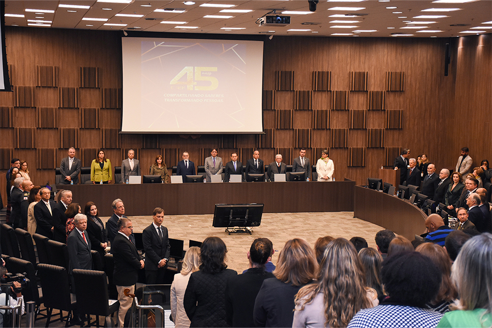 INFORMACOES TEC E DOCUMENTAISPUBLICACAO OPBRA EJEF 45 ANOS. Baixa. F Euler Junior.jpg