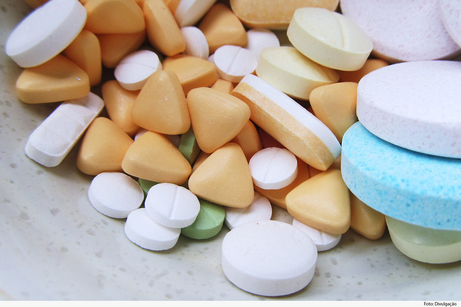Comprimidos variados de medicamentos