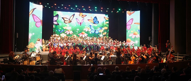 Mais de 300 jovens apresentaram "A Festa da Luz. Celebre a esperança que une povos e corações"