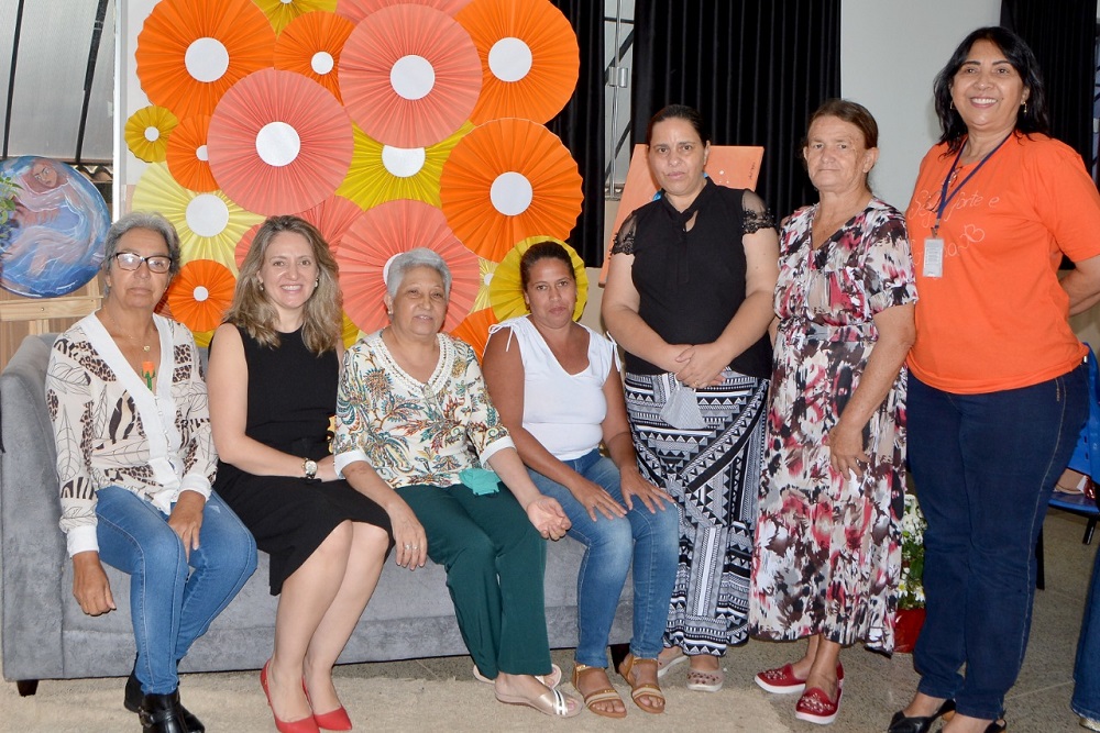 Juíza, na Apae, com mães de atendidos pela entidade