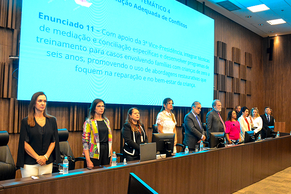 INFANCIA E JUVENTUDE . PRIMEIRA INFANCIA. - RIVA MOREIRA.jpg