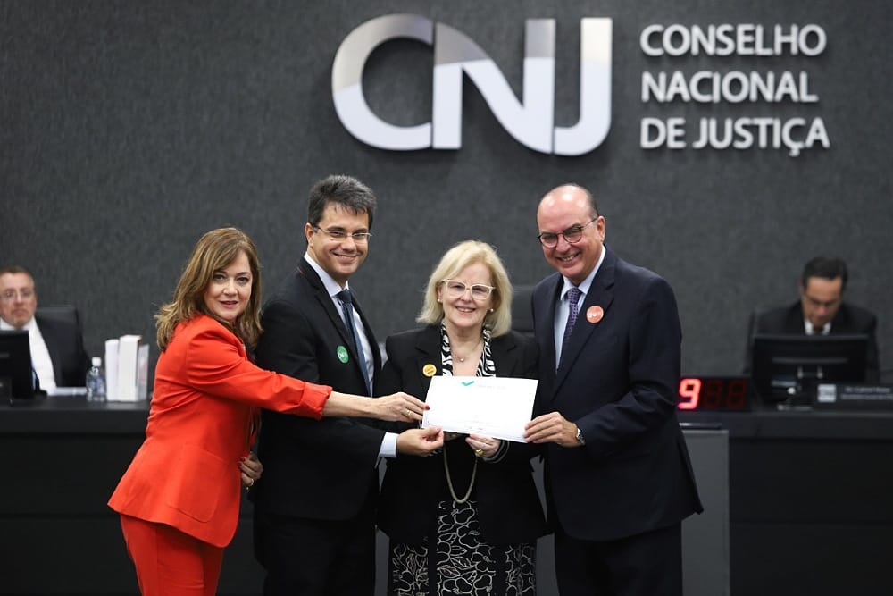 LIVE NESTA QUINTA-FEIRA DEBATE O FUTURO DA CARREIRA DO OFICIAL DE JUSTIÇA  COM PARTICIPAÇÃO DE FILIADO À ASSOJAF 