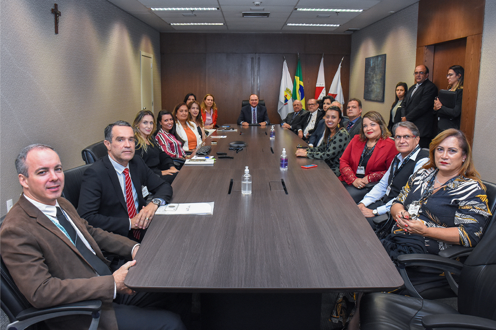 Acoes de sustentabilidade Guia de contratacoes sustentaveis em baixa Credito Euler Junior.jpg