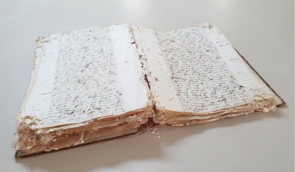Foto do testamento (livro aberto)