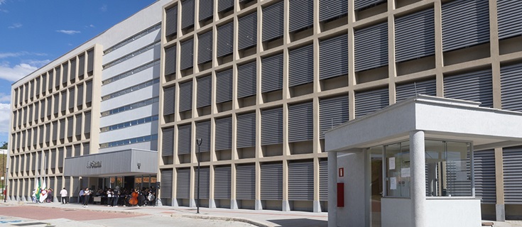 A nova edificação conta com cinco pavimentos e pode abrigar até nove Varas