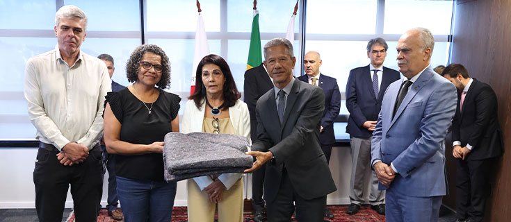 "Solidariedade: aquece o frio e os corações" TJ realiza entrega simbólica de doações da campanha voltada para a população em situação de rua