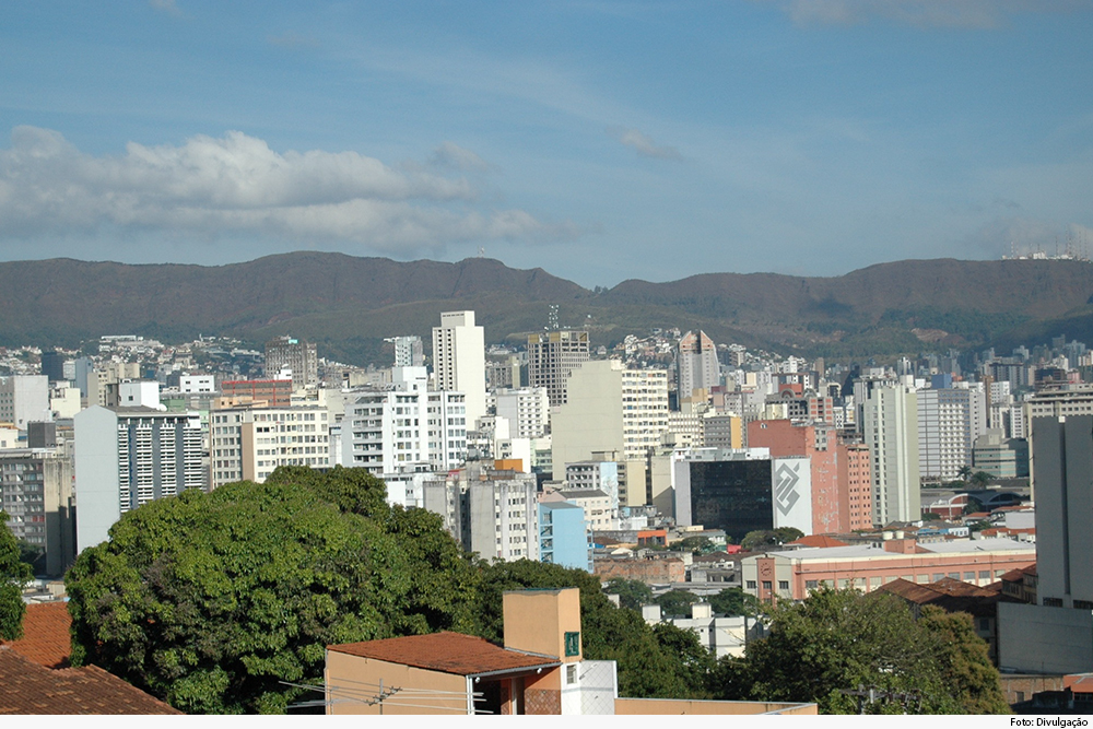 Vista de BH com Serra do Curral ao fundo