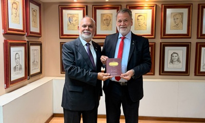 TCEMG recebe exemplares da obra "Controle Jurisdicional"