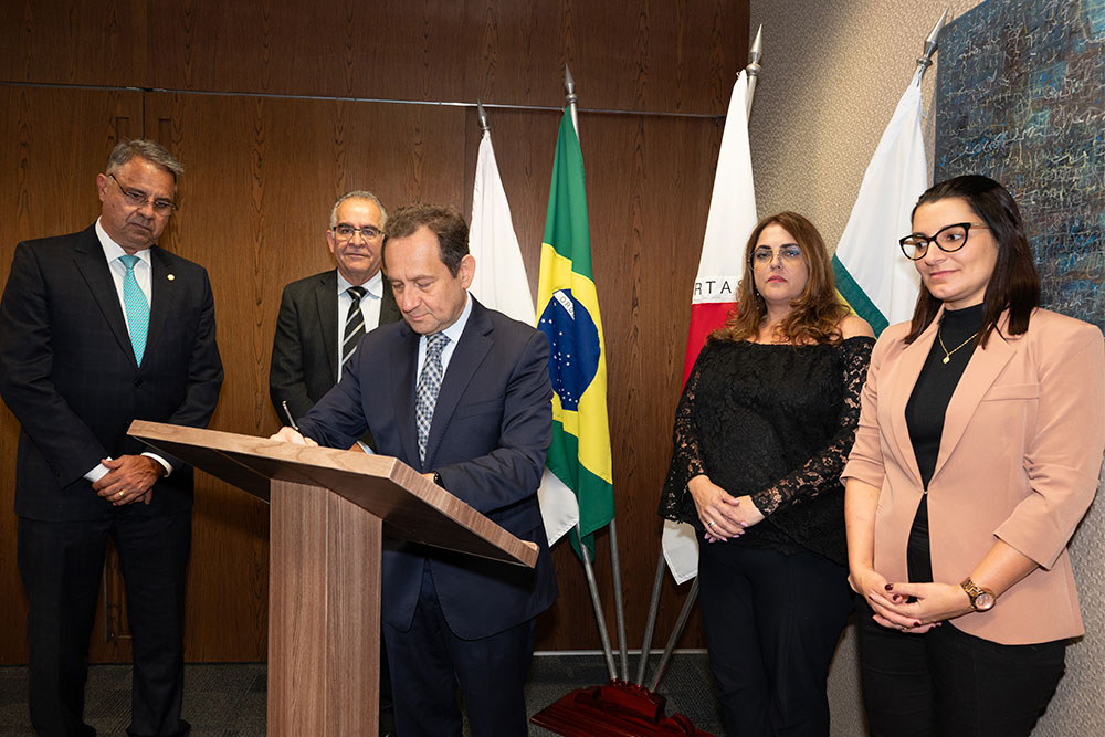EXECUCOES FISCAIS Assinatura de cooperacao com os municipios de Guaxupe e Lagoa Santa GLAUCIA RODRIGUES.jpg